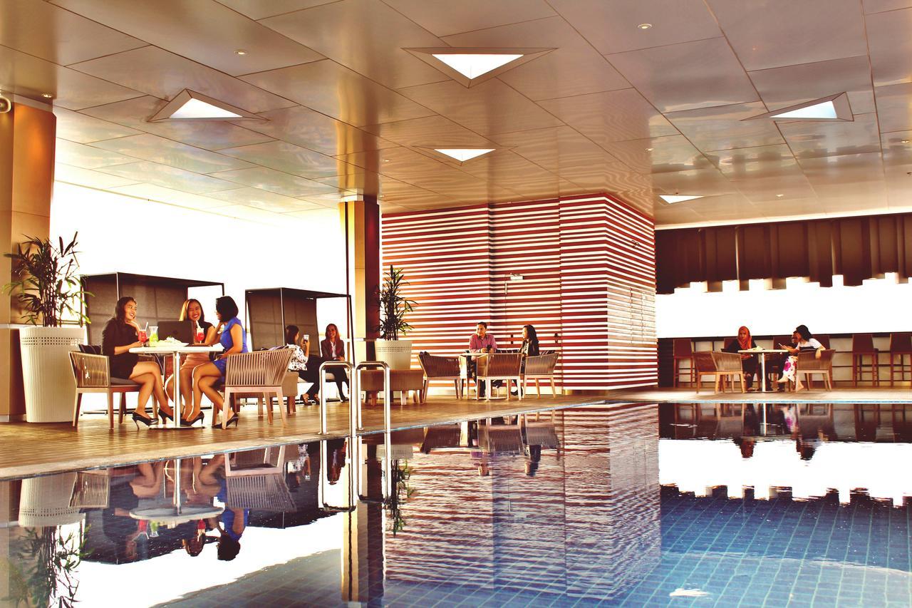 FOX Hotel Pekanbaru Exterior foto